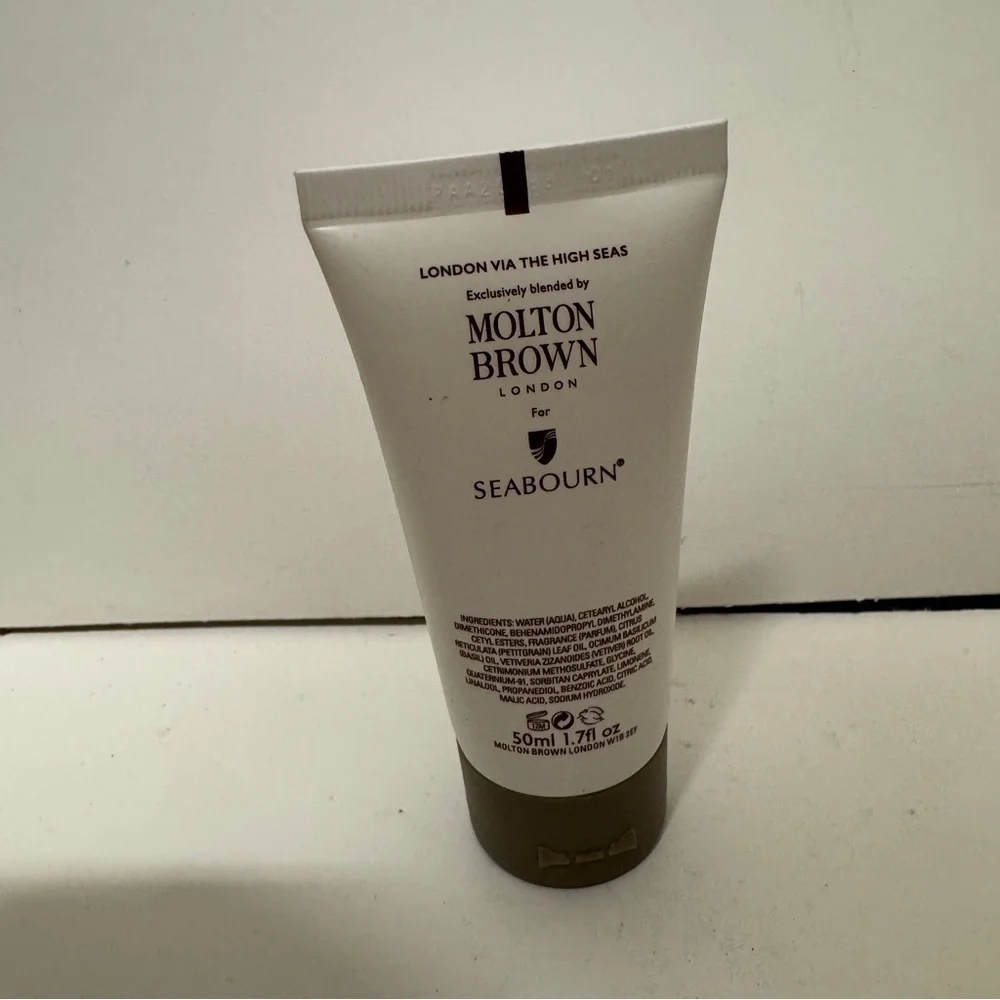 Molton Brown Seabourn Collection Inspiring Basil & Vetiver Conditioner 50ML